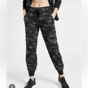 Athleta Women's Size XS Triumph Camo Printed Jogger Sweatpants Black Gray